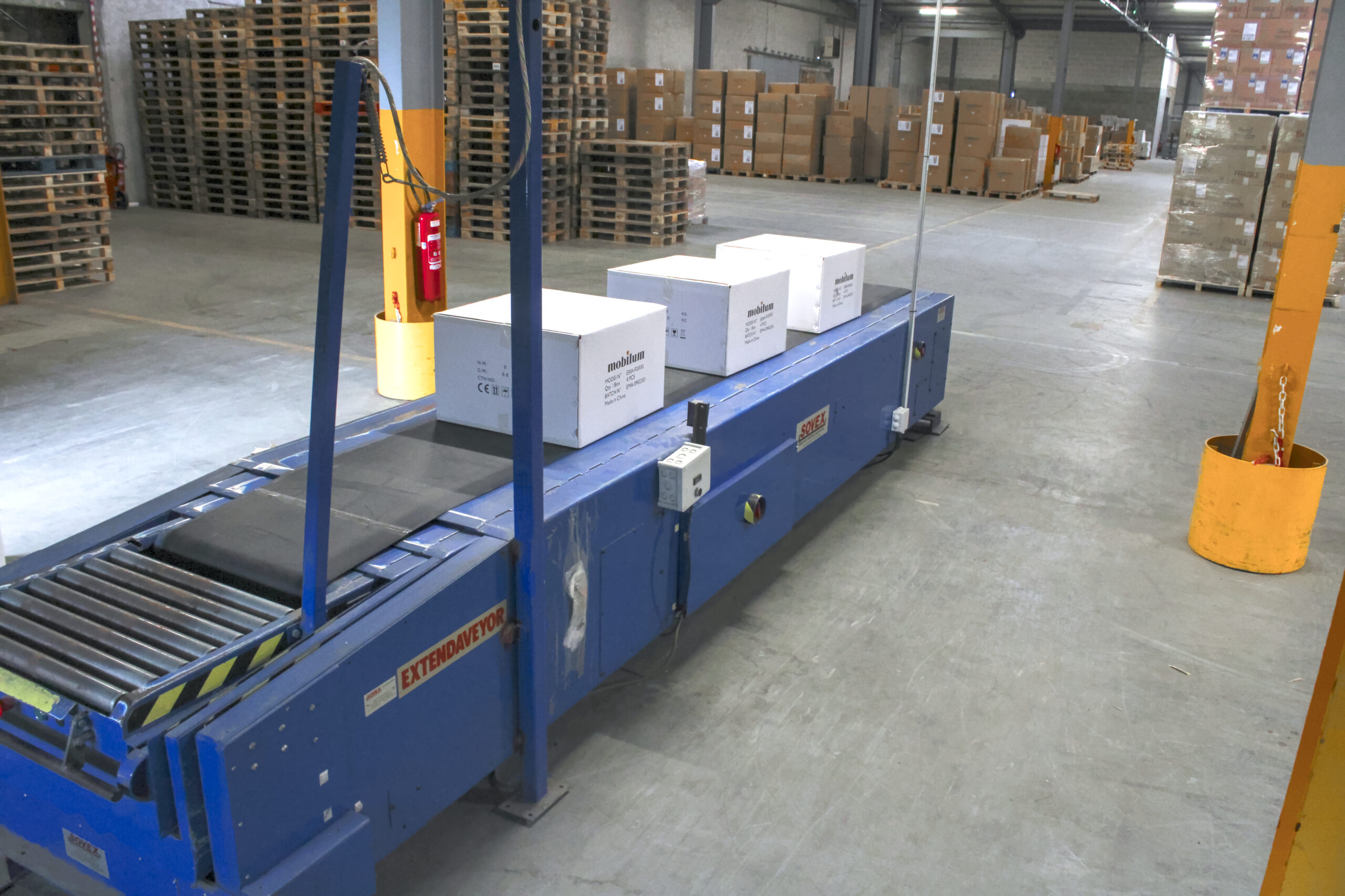 IMG_0361_01 Logisticien gérant stockage et transport de marchandises